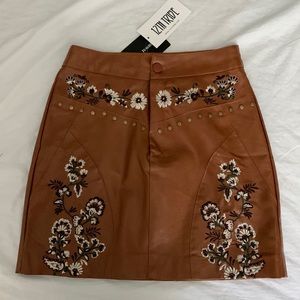 Leather skirt with embroidery detail